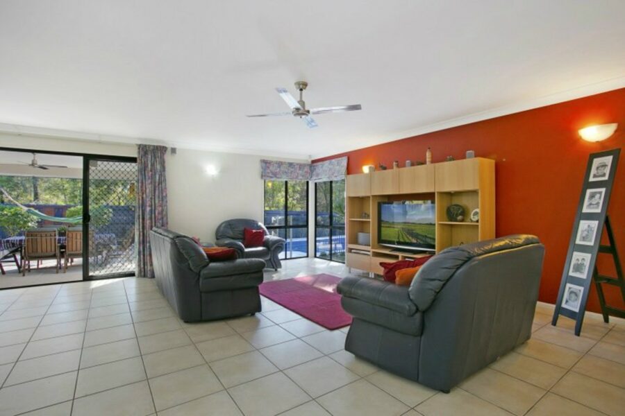35 Backhousia Cres Sinnamon Park , QLD 4073 AUS
