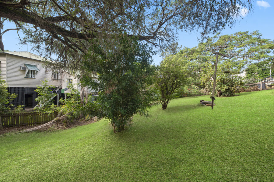 36 Henzell Tce Greenslopes , QLD 4120 AUS