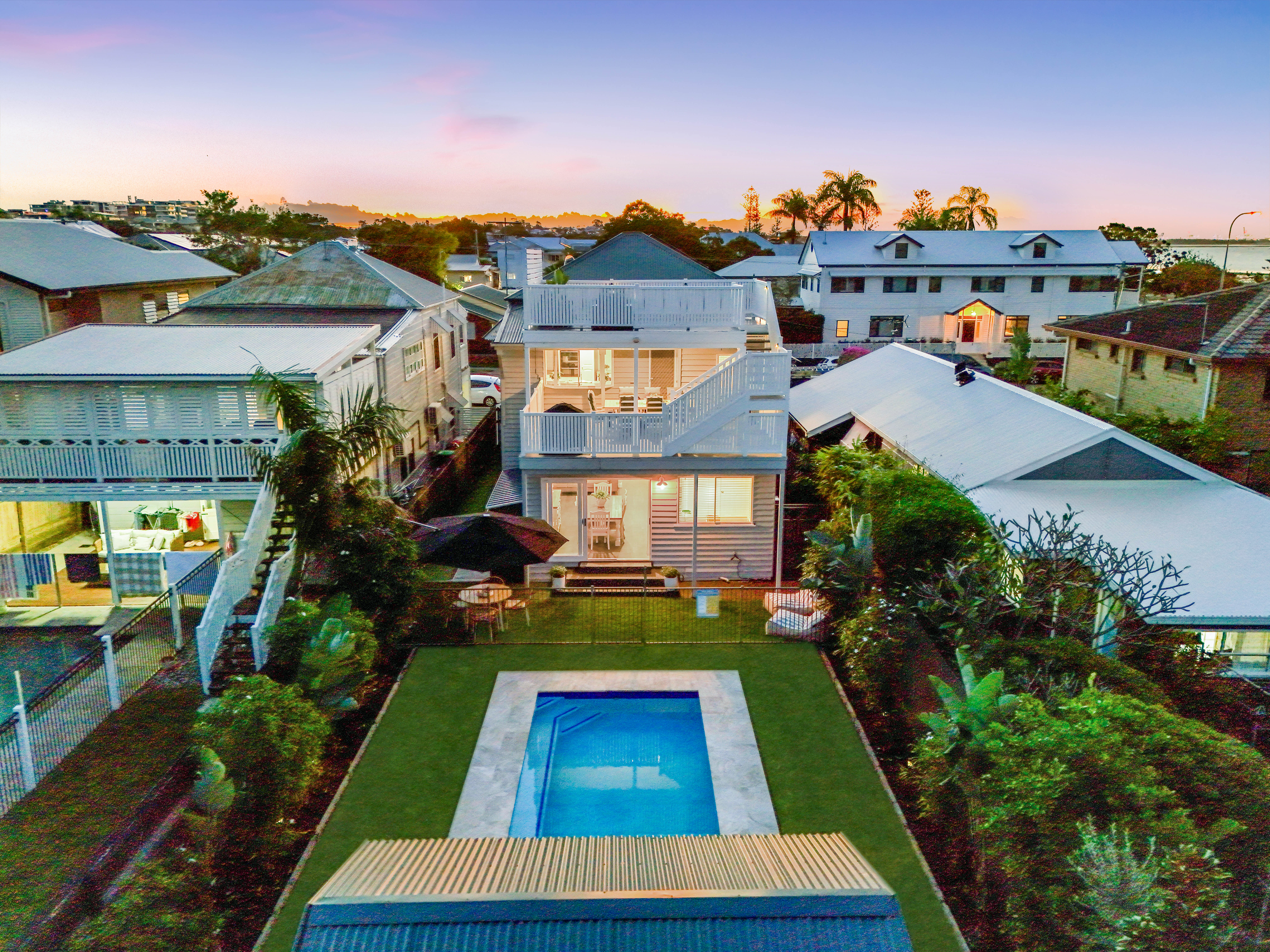 10 Cedar St Wynnum , QLD 4178 Australia
